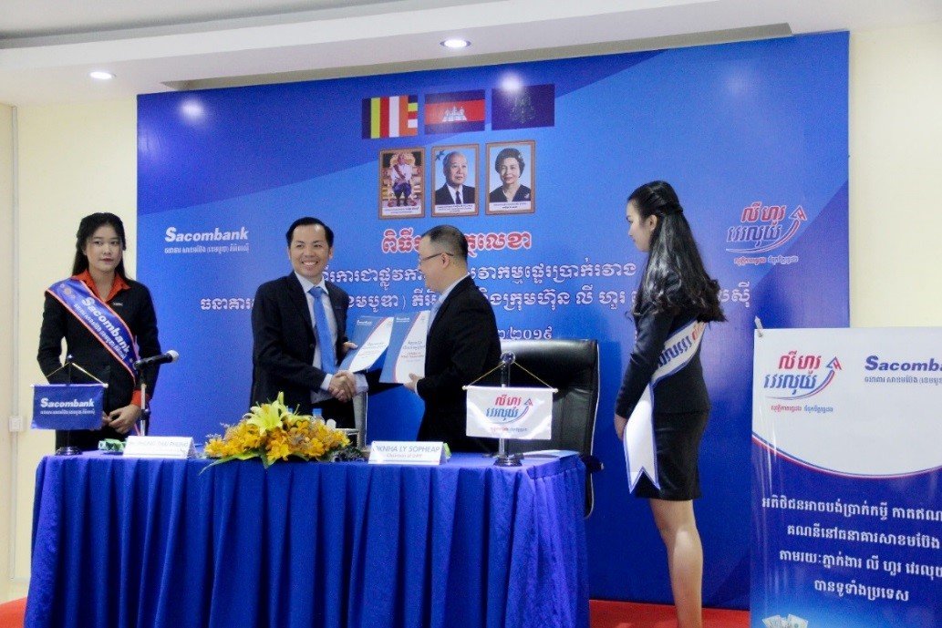 Mr. Phung Thai Phung - Deputy General Director of SC and Mr. Oknha Ly Sopheap – Chairman of LHPP Signing in the contract 