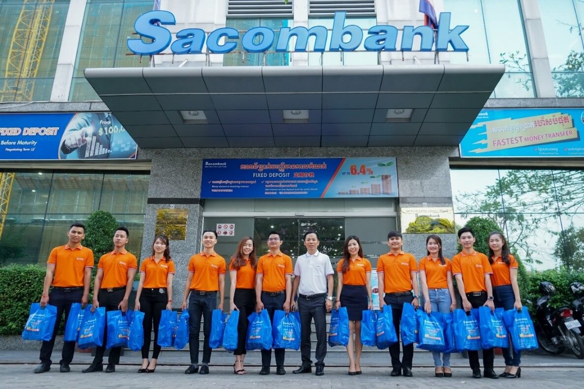 Sacombank Cambodia staffs prepared gifts for the program